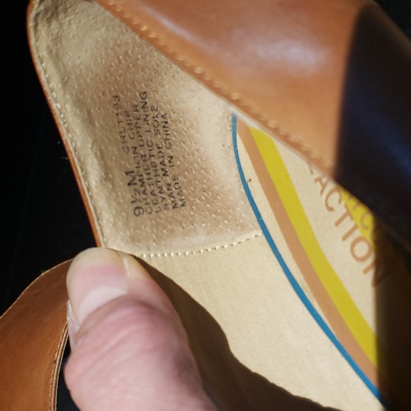 Kenneth Cole Reaction Peep Toe Platform Pump - Picture 8 of 10